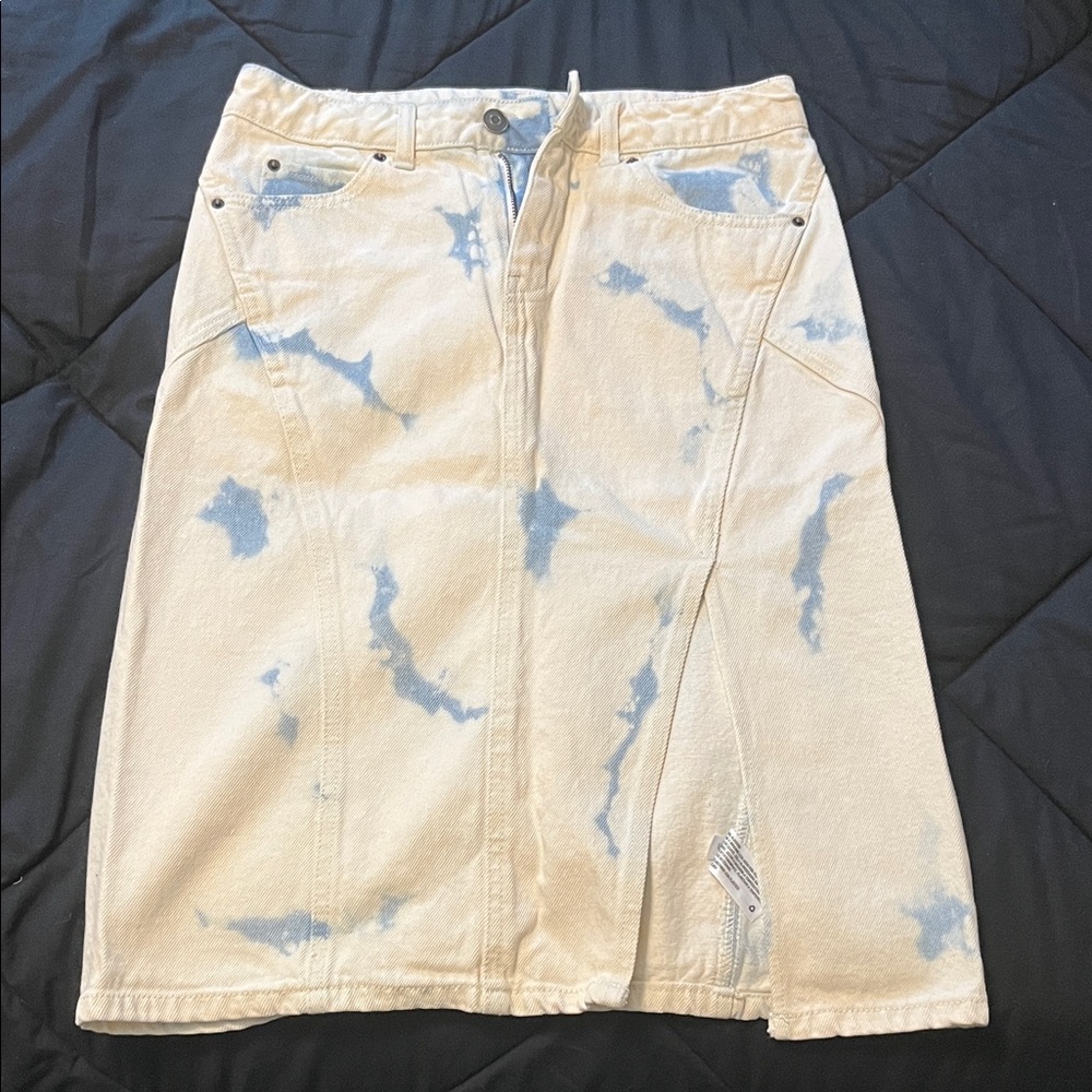 Elegant Cream and Blue Pencil Skirt